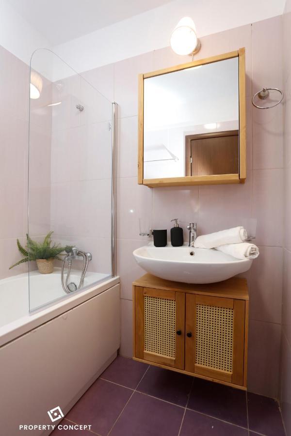 Elegant Concept Studio Bukares Bagian luar foto